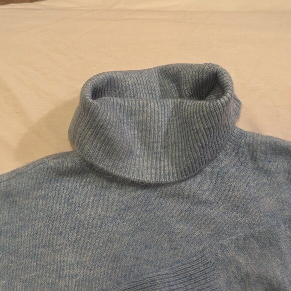 NWT Vince Camuto Turtle-Neck Sweater Size Small in Gray - Picture 5 of 9